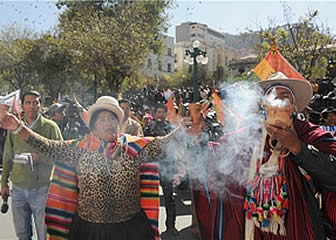 Con ritual andino se inicia la celebración del primer año del Estado Plurinacional