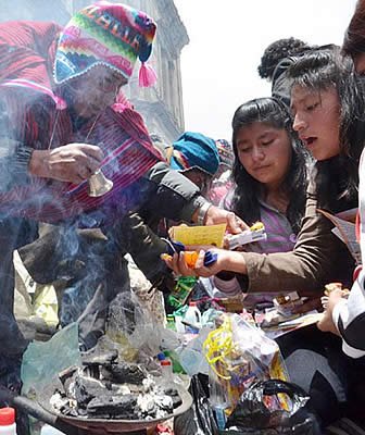 Alasitas: La bendición de los Yatiris.