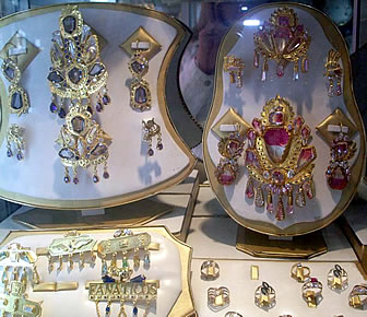 Las Joyas un elemento fundamental para las damas que participan del Gran Podr 2012