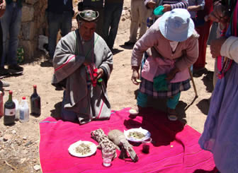 Yatiri en una calle de El Alto