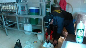 En El Alto intervienen fábrica clandestina de licores