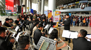 Realizan concierto navideño en el Aeropuerto de El Alto