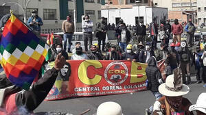 COB y maestros rompen restricciones de la cuarentena  marcharon desde El Alto