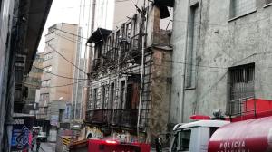 Bomberos controla incendio en una discoteca en pleno centro paceño