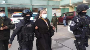 Jeanine Áñez es trasladada a la Fiscalía de La Paz para brindar su declaración por el golpe de Estado