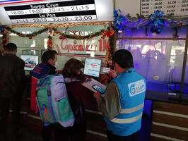 Exigen carnet de vacunación o prueba PCR en terminales terrestres y aeropuertos