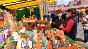 Inicia el “Jach'a Alasita”; la feria mayorista en El Alto