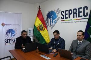 Contadores cruceños se capacitan acerca del registro de comercio