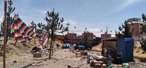 Yatiris de El Alto no logran frenar construcción de cancha 