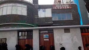 Policía resguarda instalaciones de la CSUTCB en La Paz para evitar disturbios 