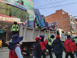 Alcaldía libera espacios públicos de la zona 12 de Octubre