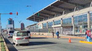 Terminal de El Alto suspende salidas de buses a Santa Cruz por bloqueos