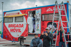 Vacunarán contra el Covid 19 en los colegios de El Alto