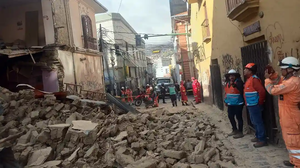 En La Paz se desploma parte de una vivienda patrimonial y provoca el cierre de la calle Bueno 