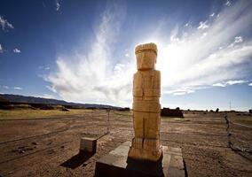 Disponen ingreso gratuito para los niños y sus padres al complejo arqueológico de Tiwanaku