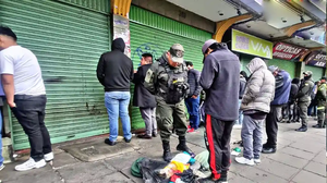 En en el centro de La Paz arrestan a 52 personas por robo de celulares e infringir la Ley 259