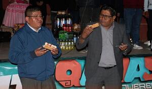 Con juegos de antaño estudiantes de la UPEA saborean “hot dogs”