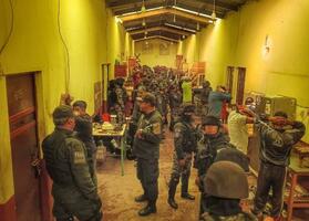 Hallan armas punzocortantes, drogas y altos montos de dinero en Chonchocoro