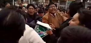 Vecinos y cívicos se enfrentan en la Alcaldía Quemada 