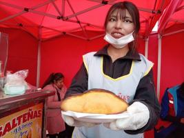 Emprendedores brillan en el Tercer Festival de la Salteña realizada en el Jach´a Uta 