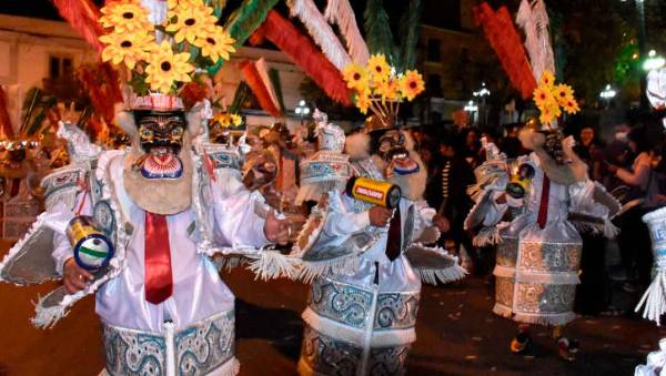 Cientos de danzarines celebraron el Día Nacional de la Morenada en plaza Murillo