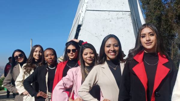 Candidatas al Miss La Paz Bicentenario visitan los atractivos turísticos de El Alto