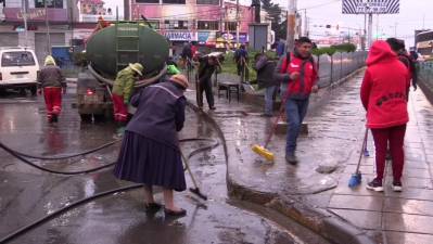 Mingitorio público Nayra Punku y alrededores reciben una nueva limpieza integral