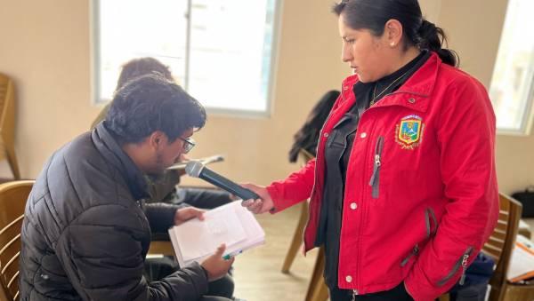 Dictan cursos básicos de locución radial en Espacio Joven
