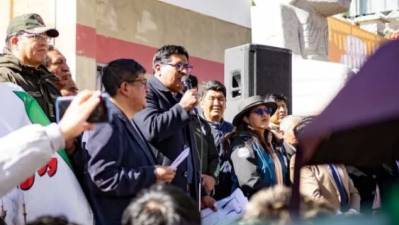 Universitarios de la UPEA, vecinos y unidades educativas acuerdan cierre de bares y cantinas