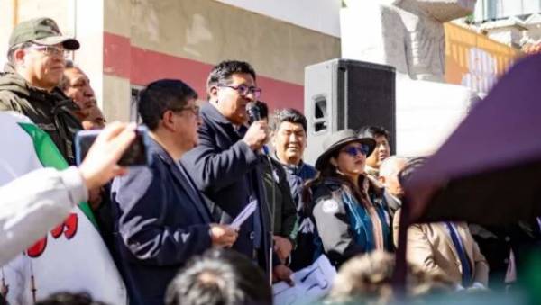 Universitarios de la UPEA, vecinos y unidades educativas acuerdan cierre de bares y cantinas