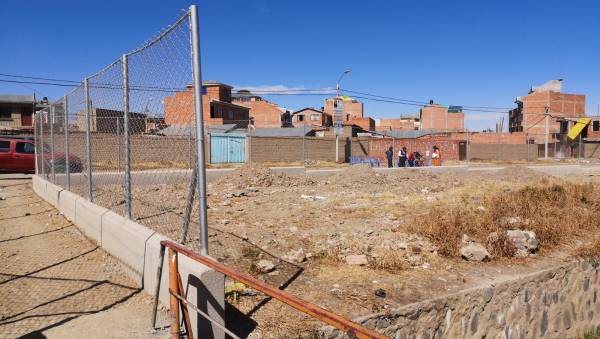 Distrito 4 entrega enmallado a vecinos de la Urbanización Complemento Río Seco