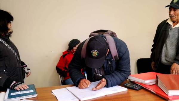 Jefatura de Trabajo en Potosí logra que agricultores cobren beneficios sociales