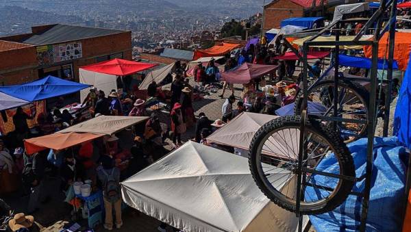 Ventas en El Alto bajaron al 50% debido a la crisis económica