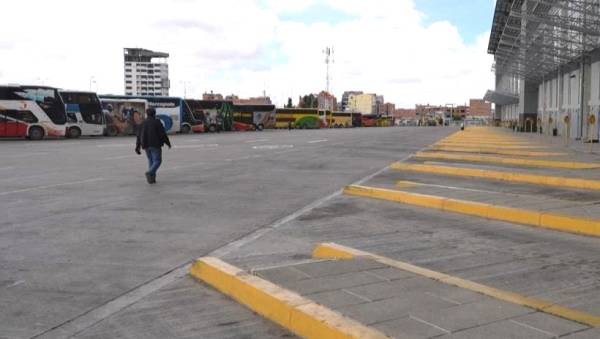 Terminal Metropolitana suspende salidas de buses; el servicio administrativo continúa