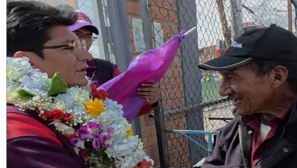 Candidato de APB - Súmate sugiere la construcción del Parque Temático GOKU en El Alto