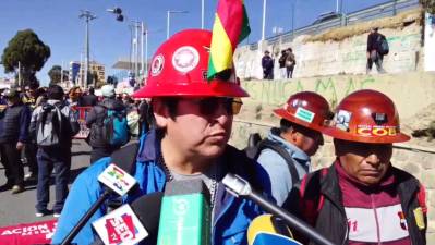 Marcha de la COB desciende de El Alto y exige renuncia del presidente Rodrigo Paz