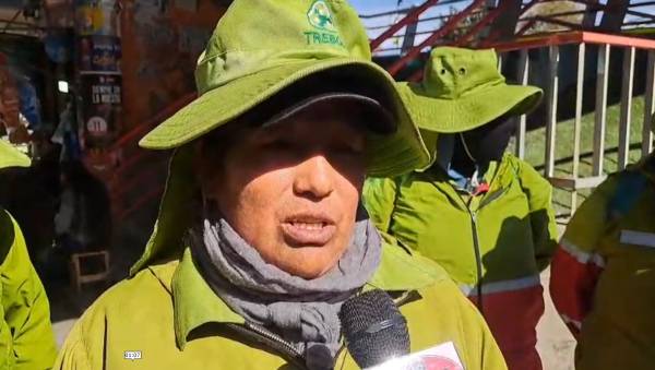 Trabajadores de Trebol alertan que los bloqueos impiden recoger la basura en El Alto