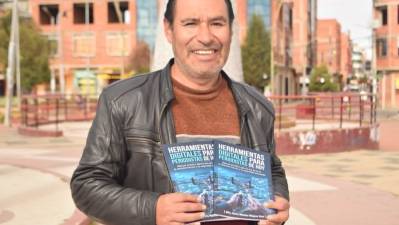 Académico presenta manual “Herramientas digitales para periodistas de hoy” 