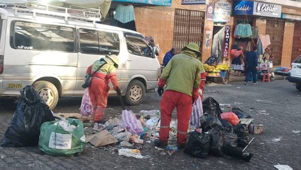 El recojo de basura en El Alto se normaliza de forma progresiva