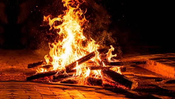 El Alto registra 198 fogatas intervenidas durante la noche de San Juan