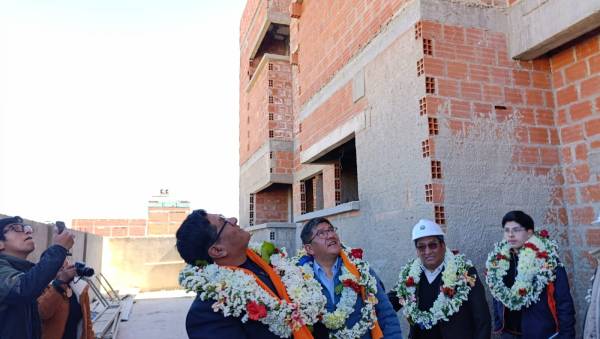 Inspeccionan avance del edificio tecnológico del Área de Ingeniería de la UPEA en Villa Tejada